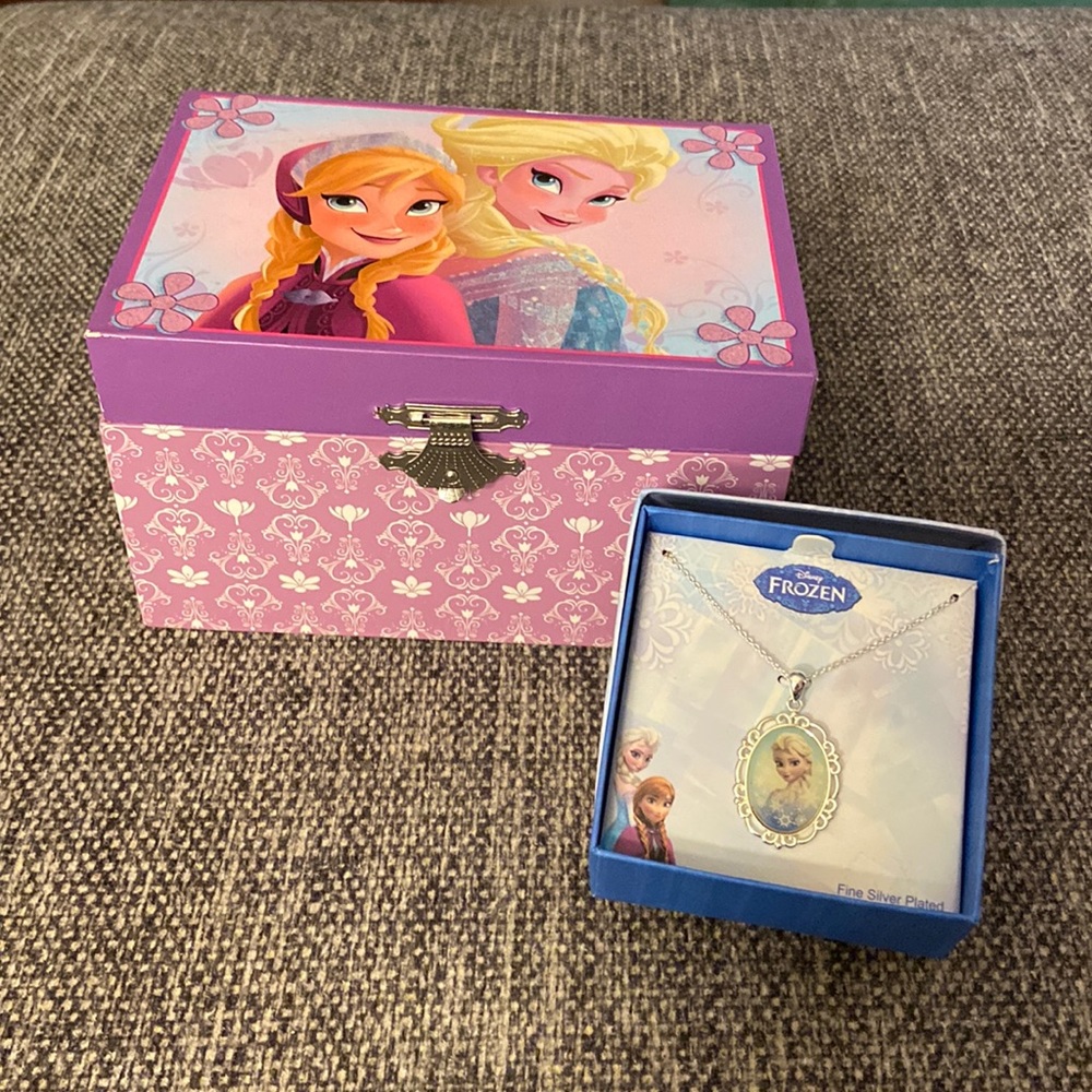 Frozen Elsa Silver Plated Necklace, Frozen Elsa & Anna Jewelry Musical Box
